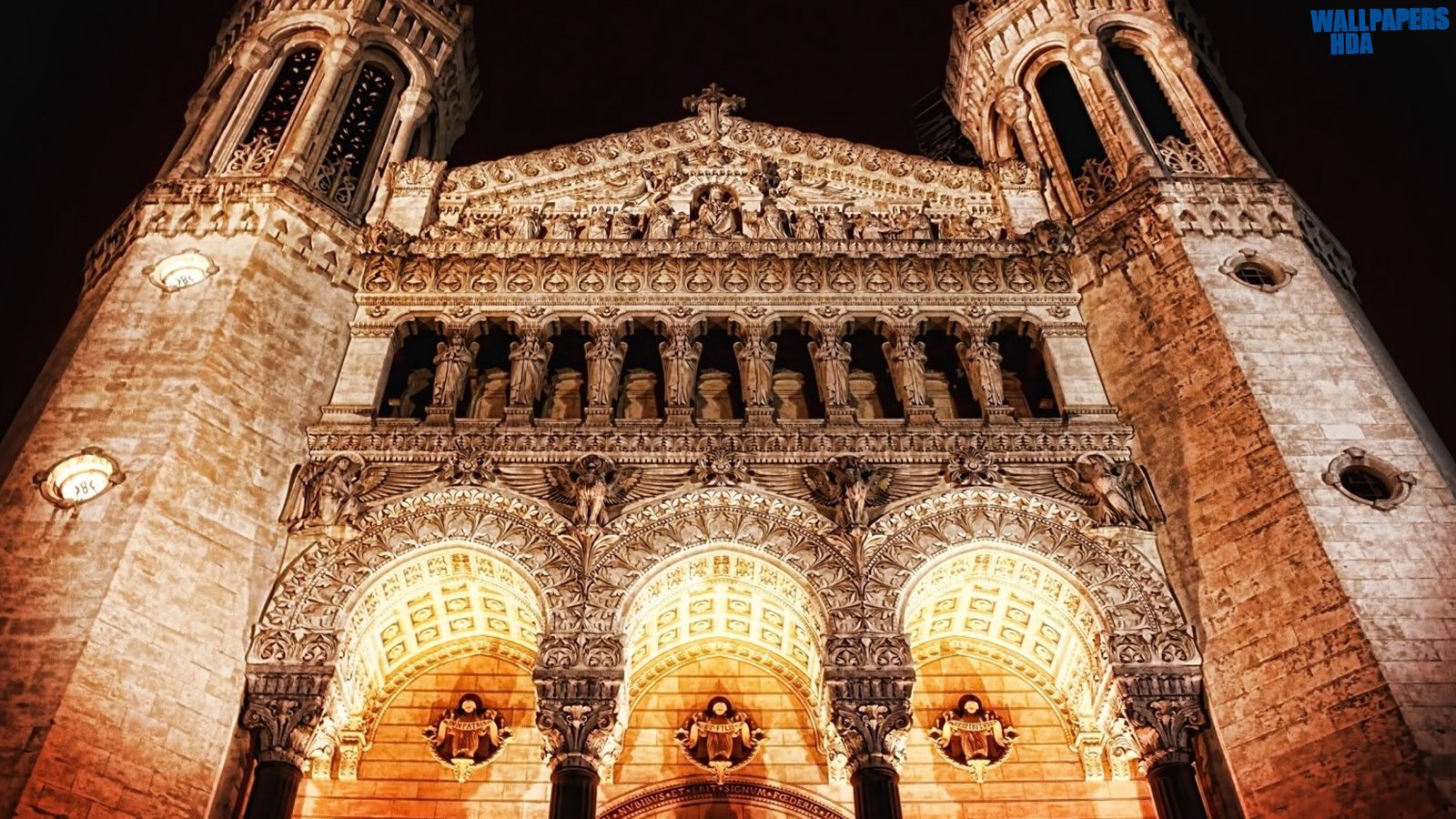 Cathedral lighting wallpaper 1600x900