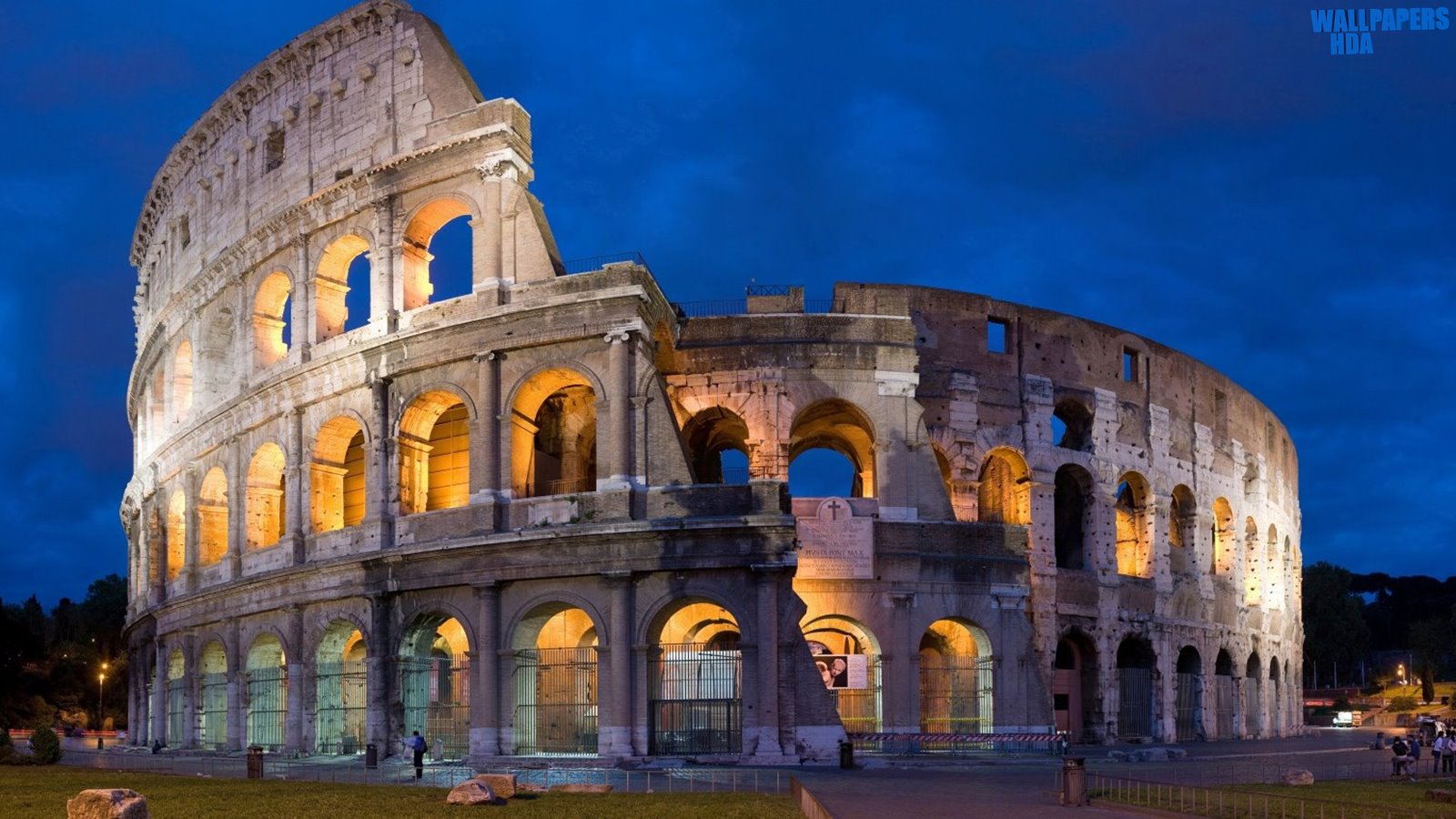 Colosseum by night wallpaper 1600x900