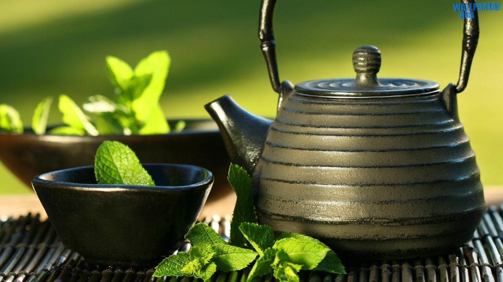 Teapot and cups wallpaper 1600x900